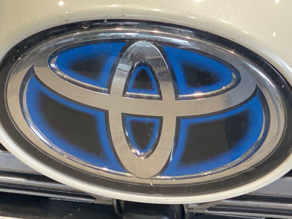 Thumbnail: 2021 Toyota RAV4 - 21