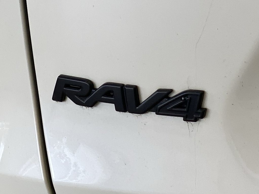 Thumbnail: 2021 Toyota RAV4 - 6