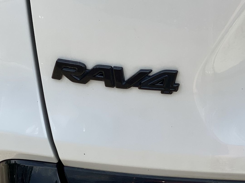 Thumbnail: 2023 Toyota RAV4 - 21