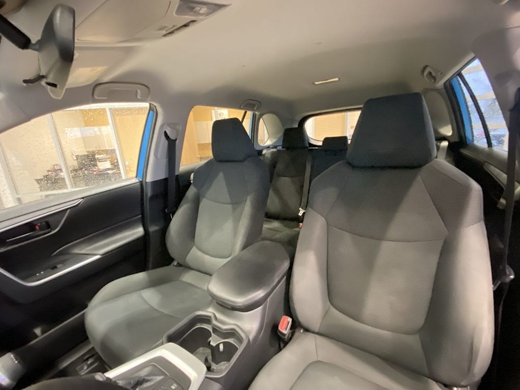 Thumbnail: 2021 Toyota RAV4 - 9