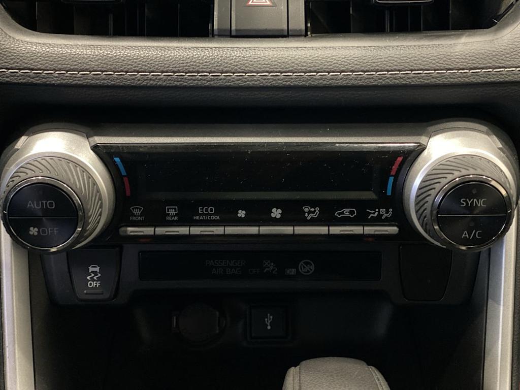 Thumbnail: 2021 Toyota RAV4 - 23