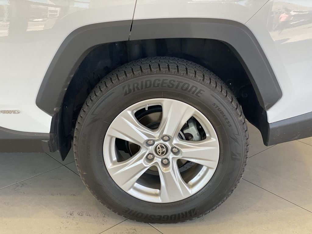 Thumbnail: 2021 Toyota RAV4 - 8