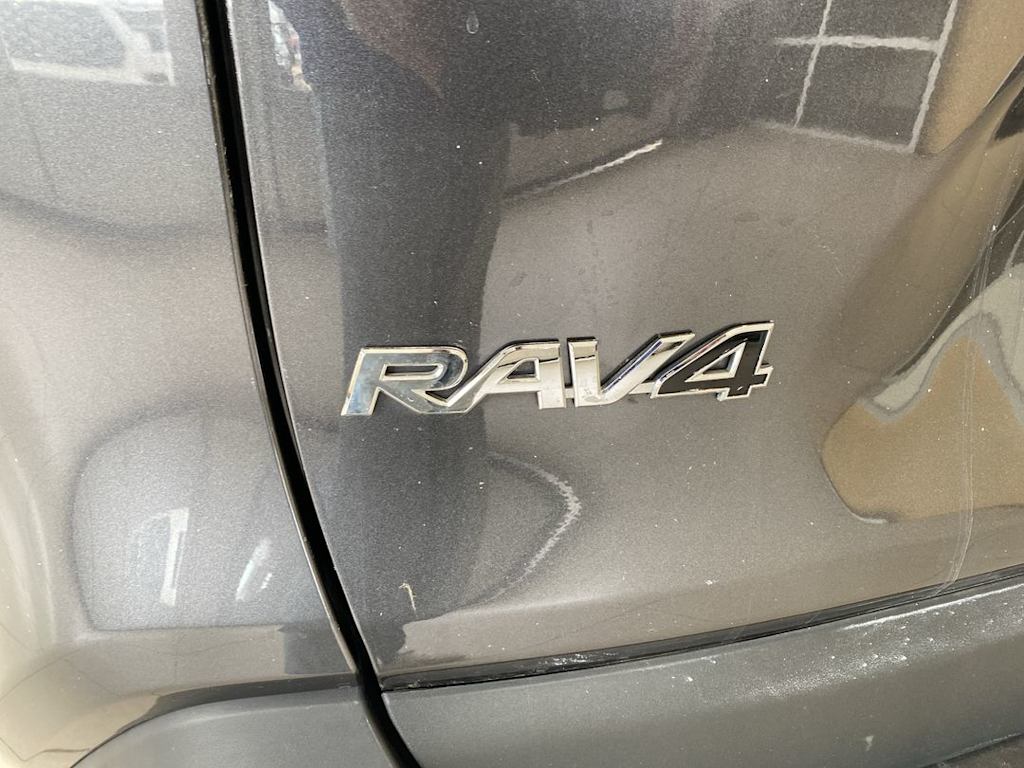 Thumbnail: 2022 Toyota RAV4 - 21