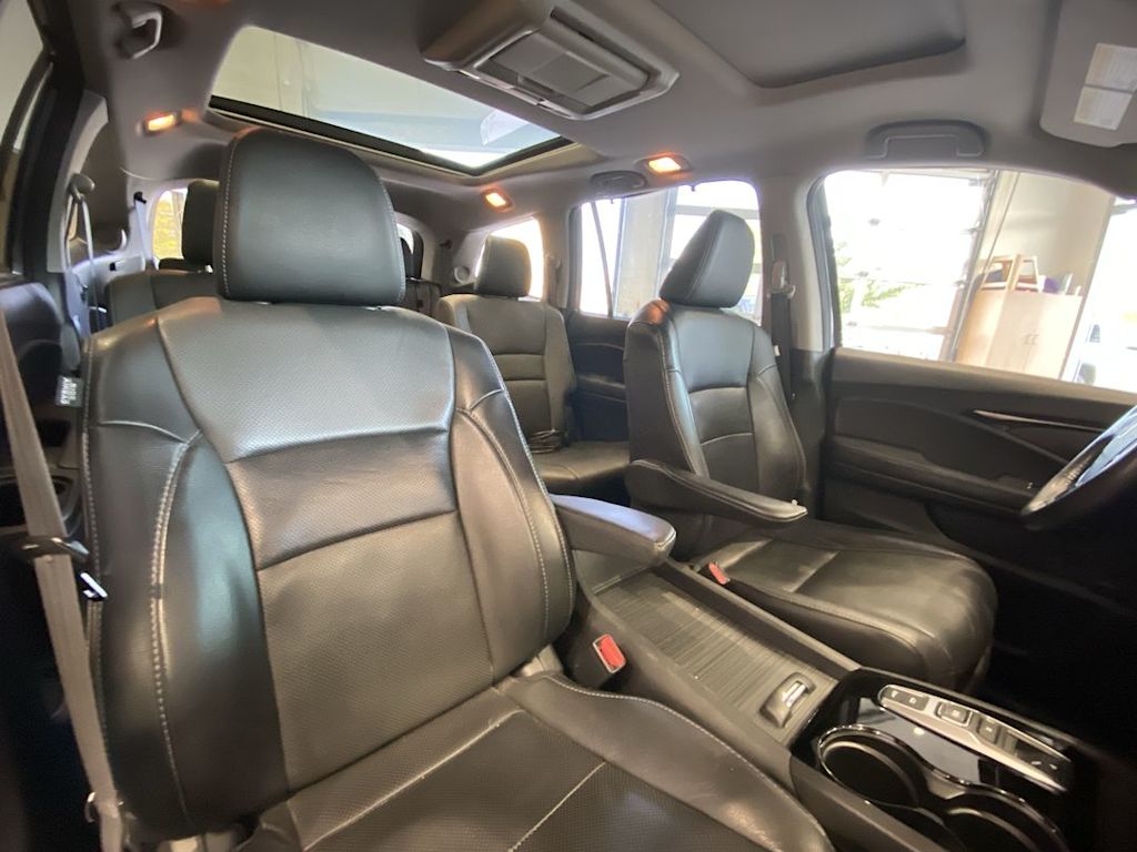 Thumbnail: 2017 Honda Pilot - 29