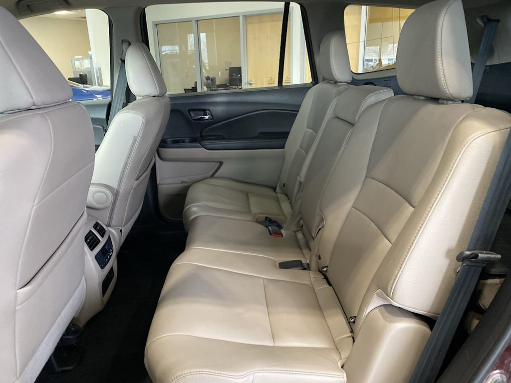 Thumbnail: 2017 Honda Pilot - 11