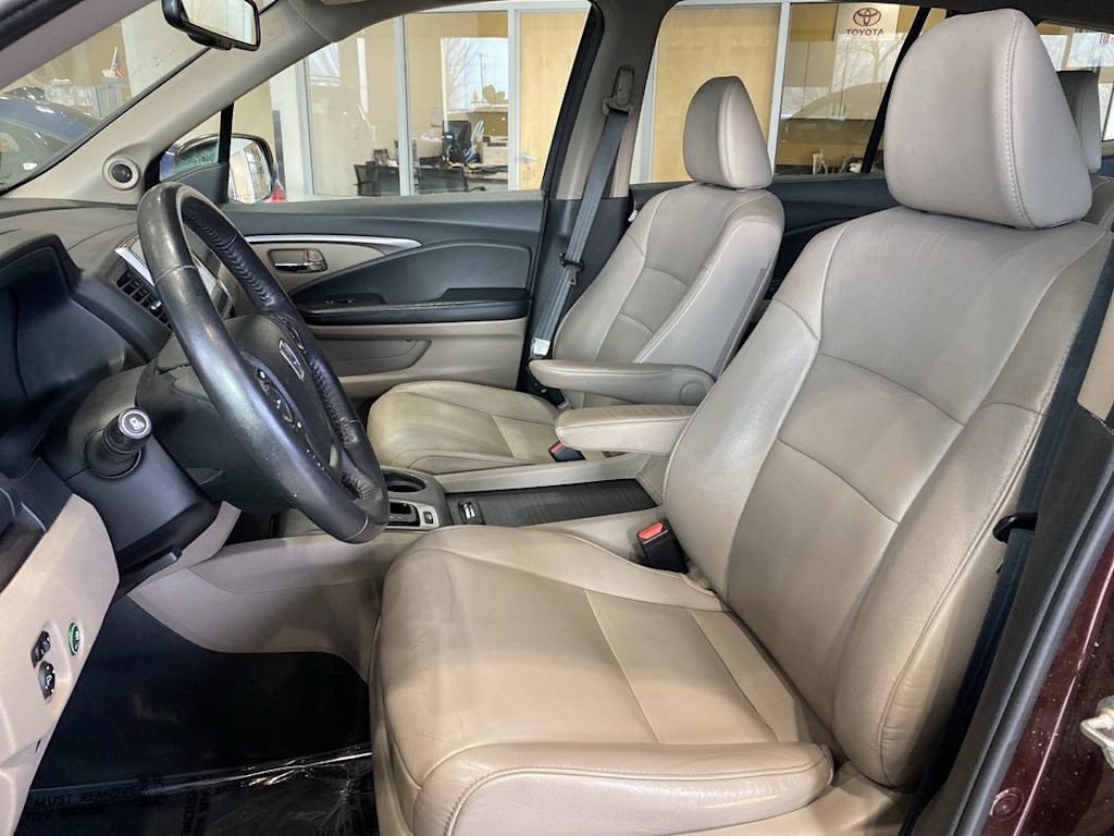 Thumbnail: 2017 Honda Pilot - 9