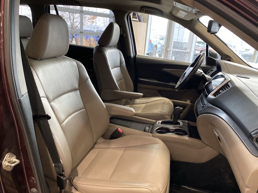 Thumbnail: 2017 Honda Pilot - 10