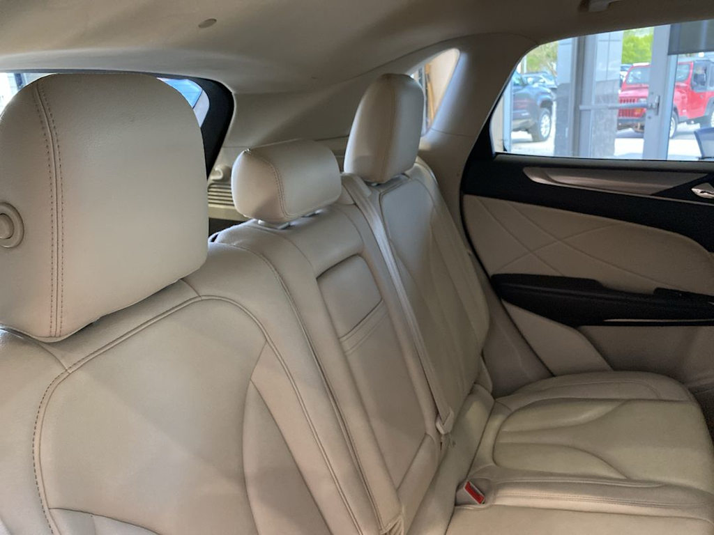 Thumbnail: 2017 Lincoln MKC - 22