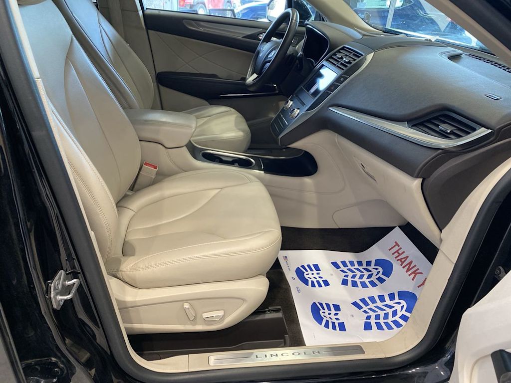 Thumbnail: 2017 Lincoln MKC - 34