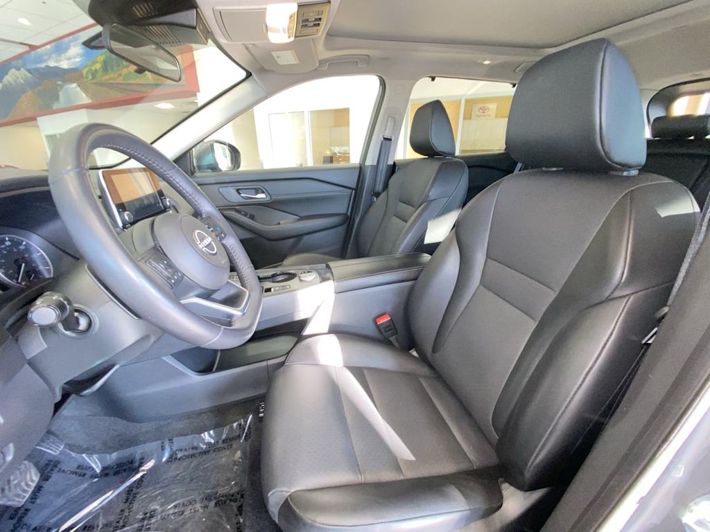 2024 Nissan Rogue SV 9