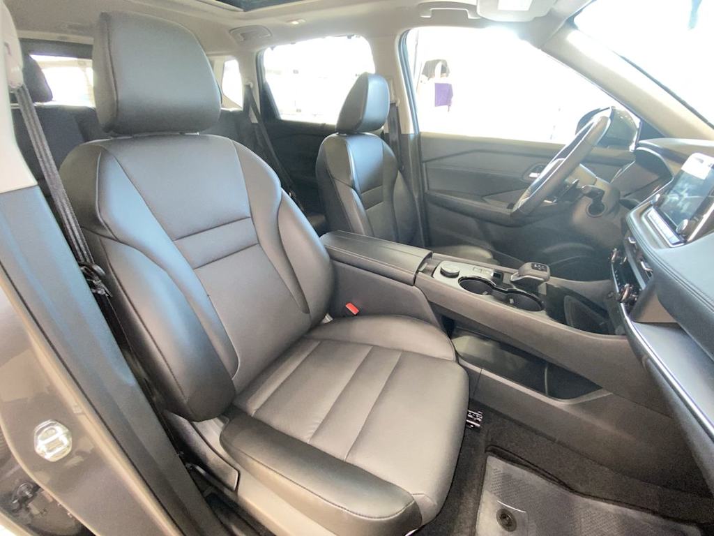 2024 Nissan Rogue SV 10