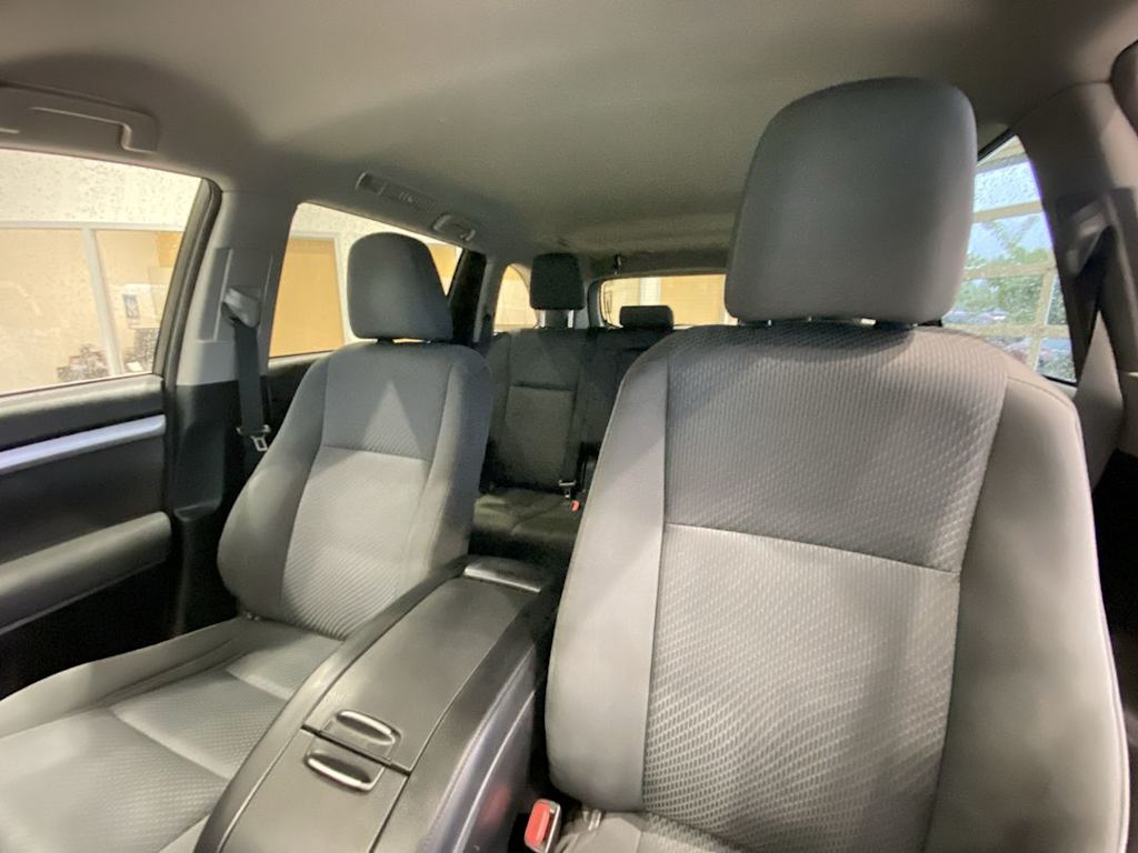 Thumbnail: 2016 Toyota Highlander - 10