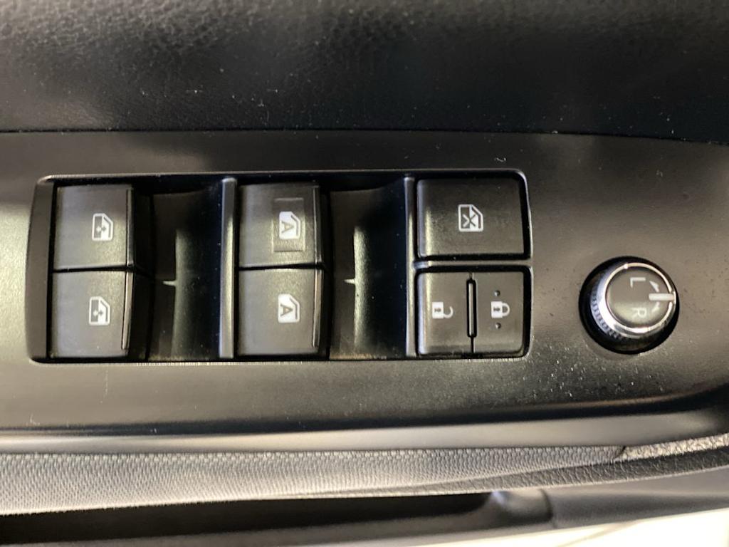Thumbnail: 2016 Toyota Highlander - 24
