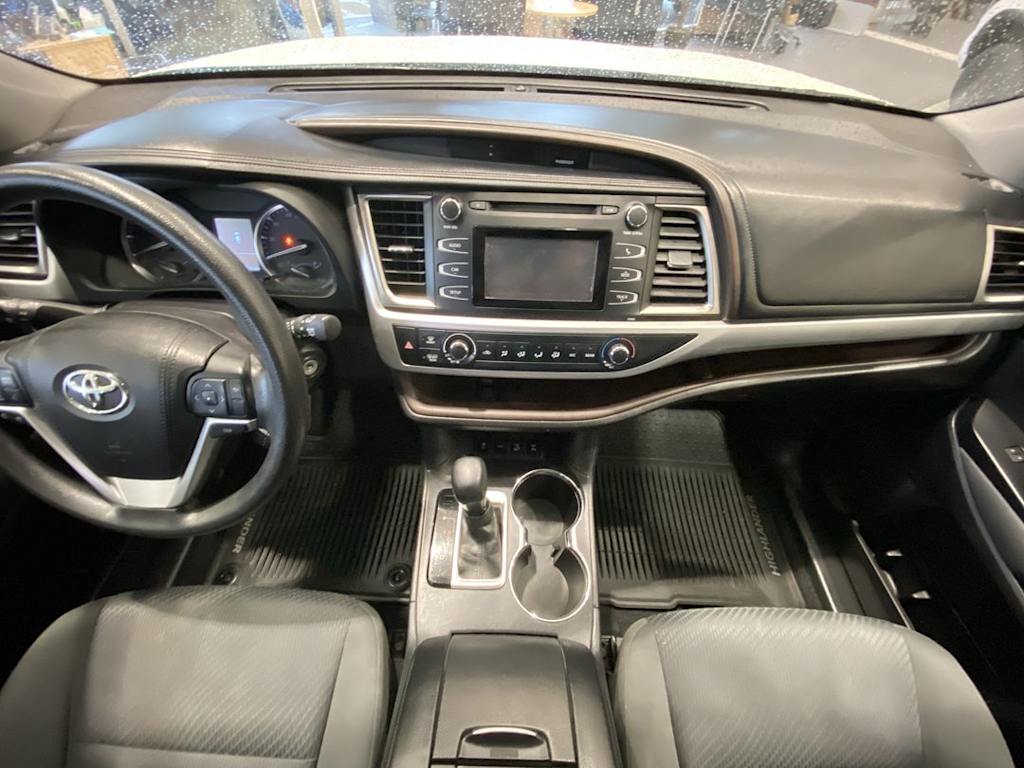 Thumbnail: 2016 Toyota Highlander - 9
