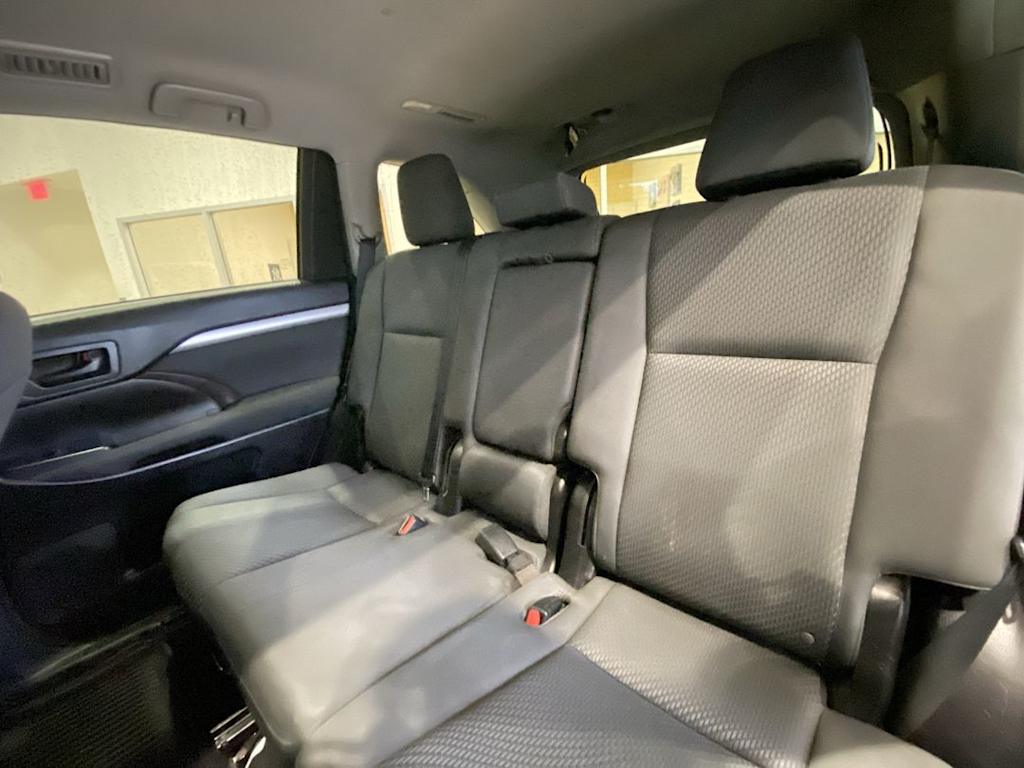 Thumbnail: 2016 Toyota Highlander - 12