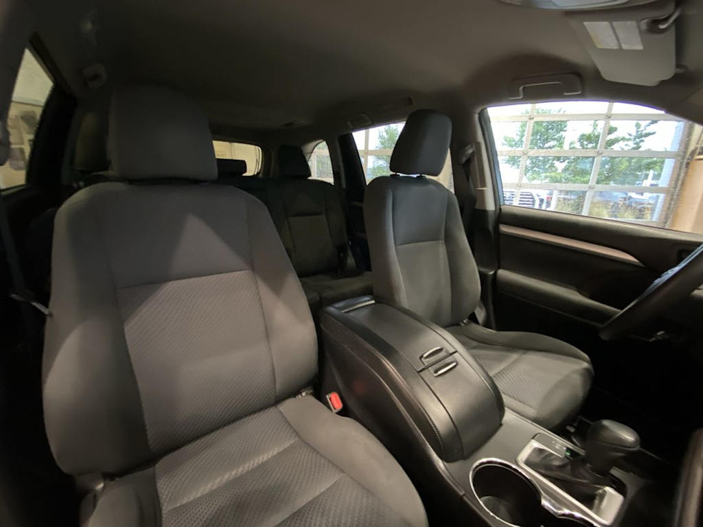 Thumbnail: 2016 Toyota Highlander - 11
