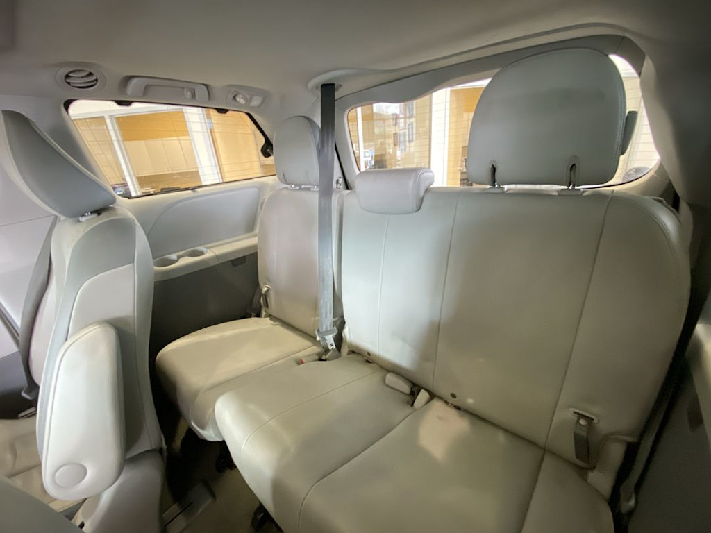 Thumbnail: 2014 Toyota Sienna - 28