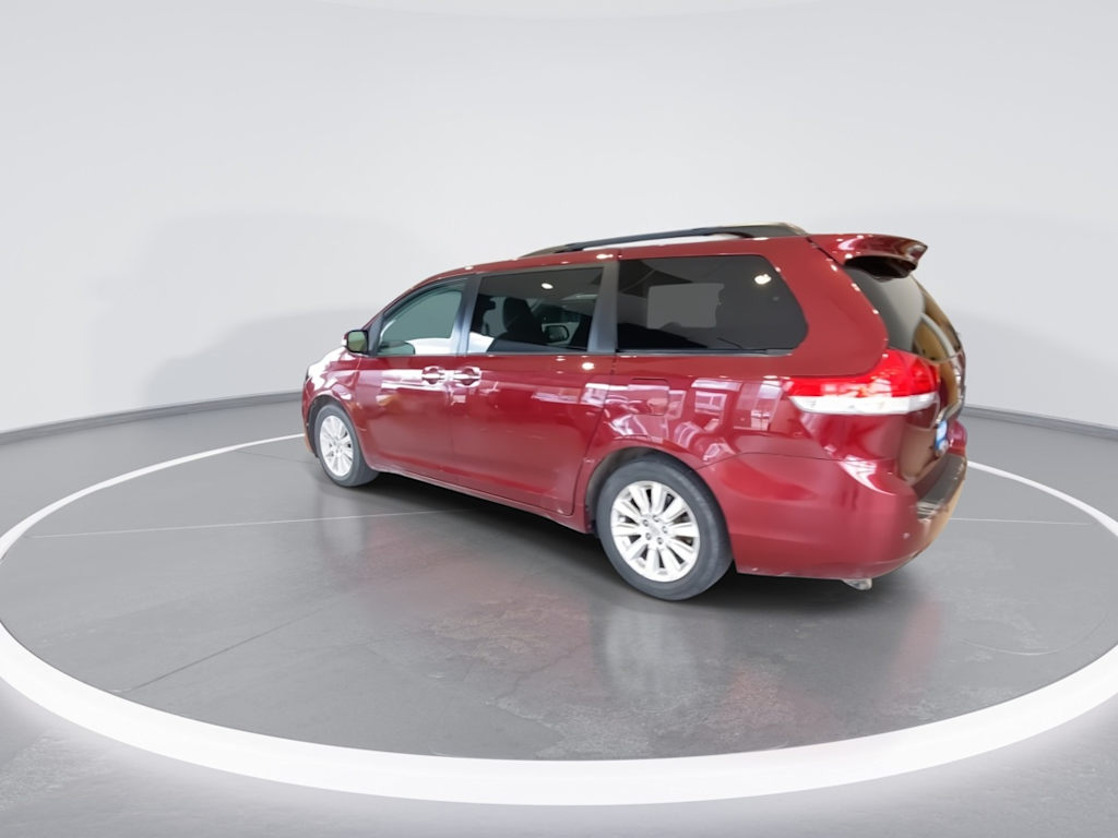 Thumbnail: 2014 Toyota Sienna - 14
