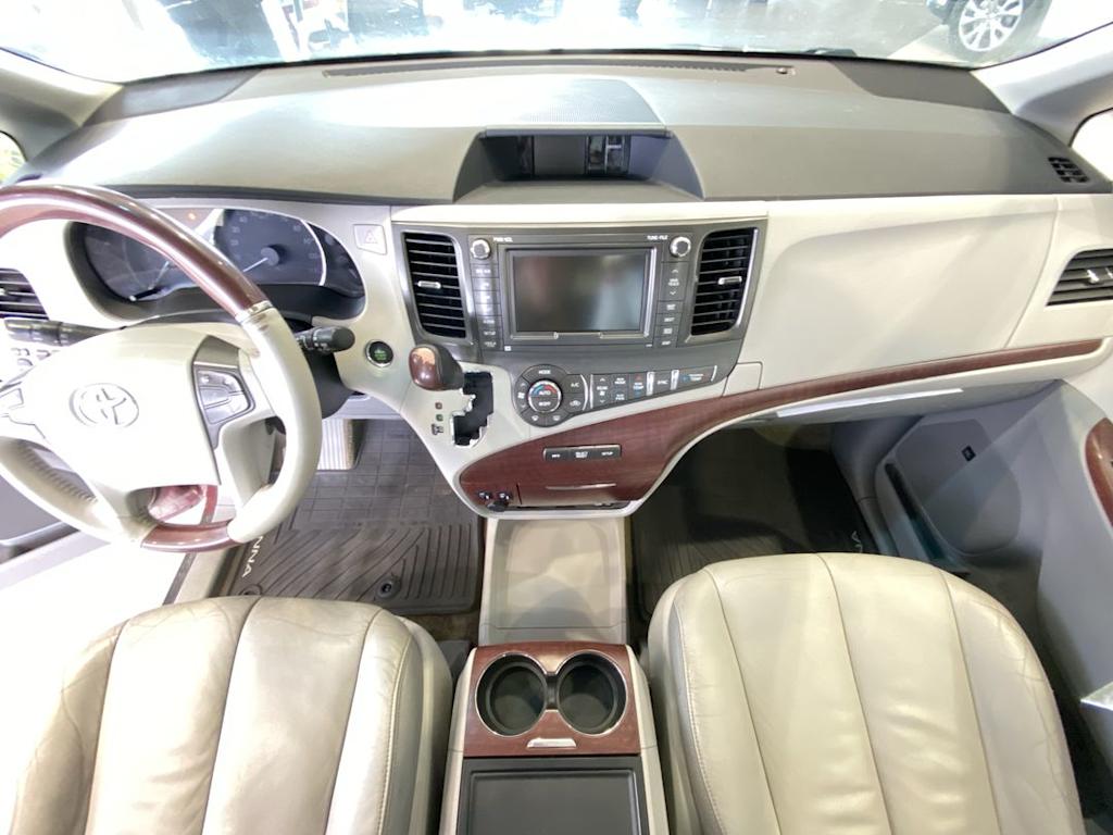 Thumbnail: 2014 Toyota Sienna - 7