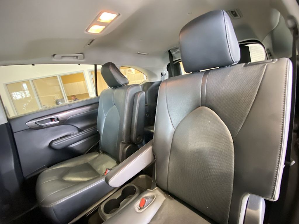 Thumbnail: 2021 Toyota Highlander - 12