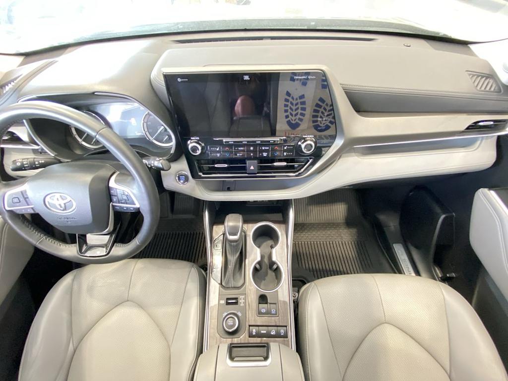 Thumbnail: 2022 Toyota Highlander - 9