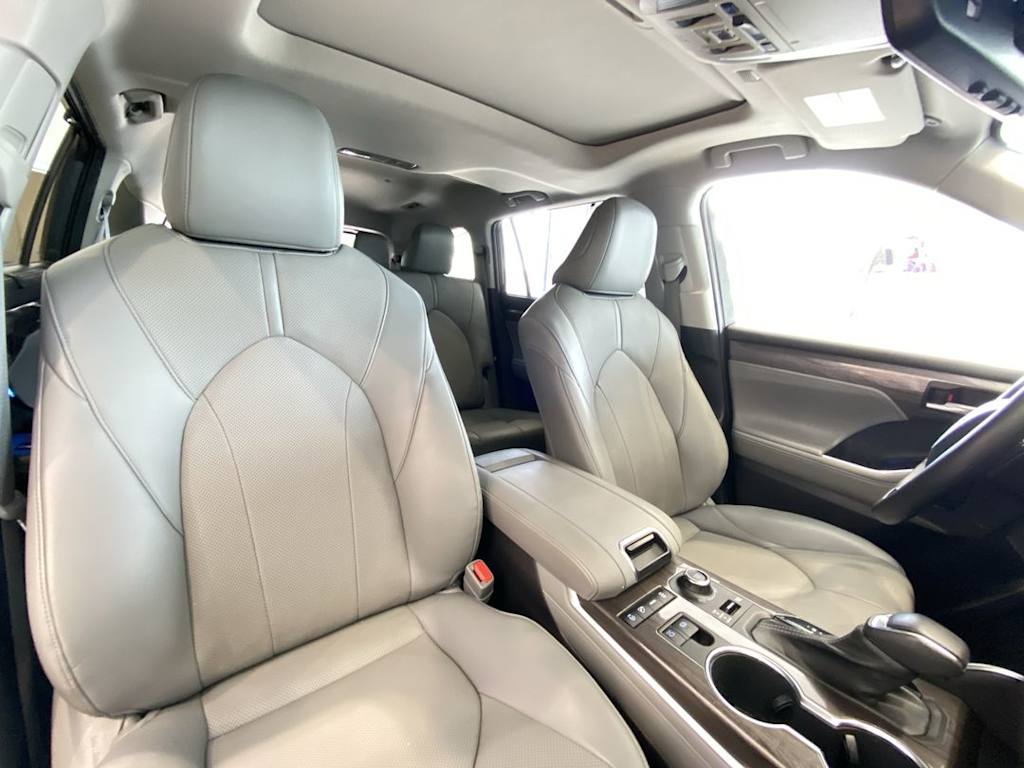 Thumbnail: 2022 Toyota Highlander - 28