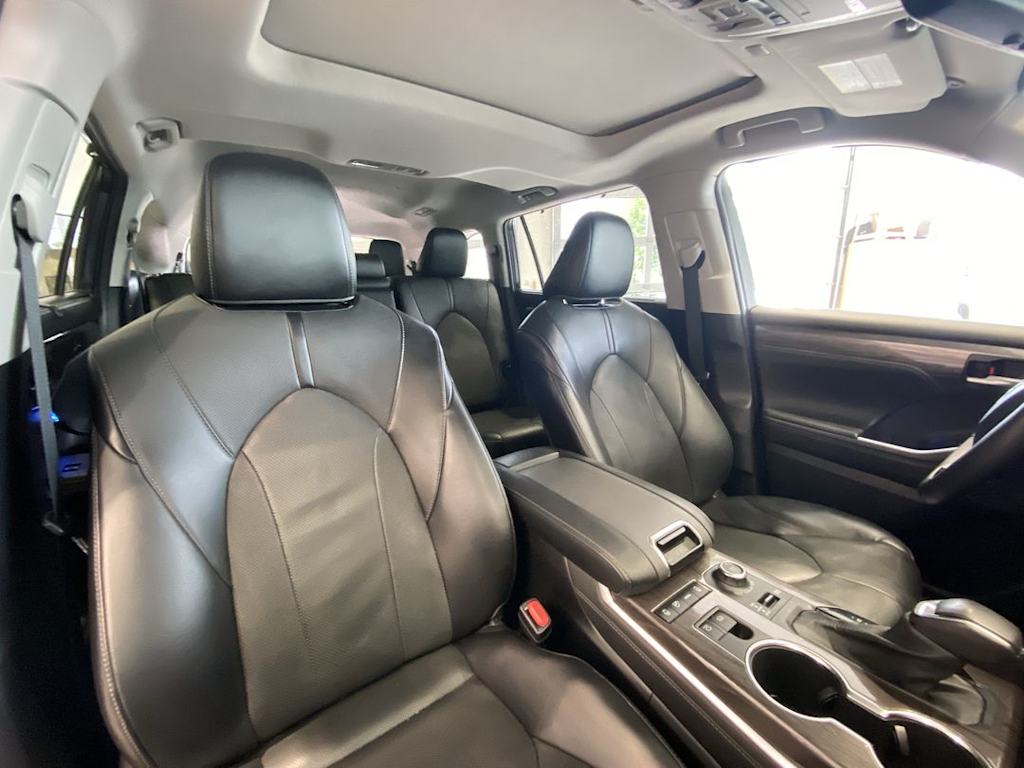 Thumbnail: 2022 Toyota Highlander - 9