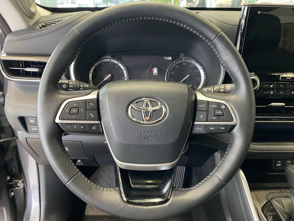Thumbnail: 2022 Toyota Highlander - 2
