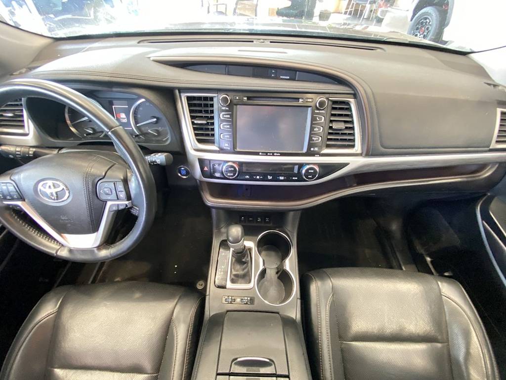 Thumbnail: 2017 Toyota Highlander - 8