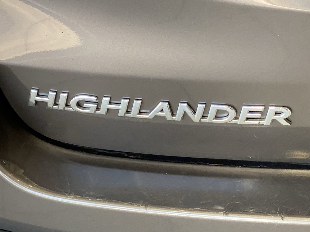 Thumbnail: 2017 Toyota Highlander - 21