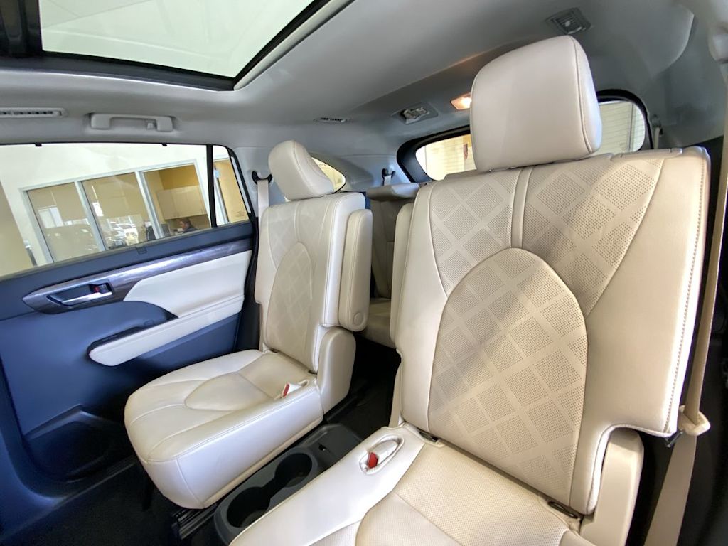 Thumbnail: 2024 Toyota Highlander - 11