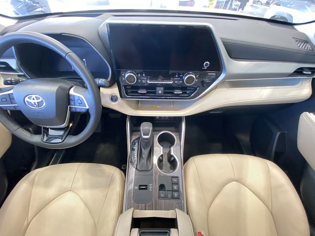 Thumbnail: 2024 Toyota Highlander - 8
