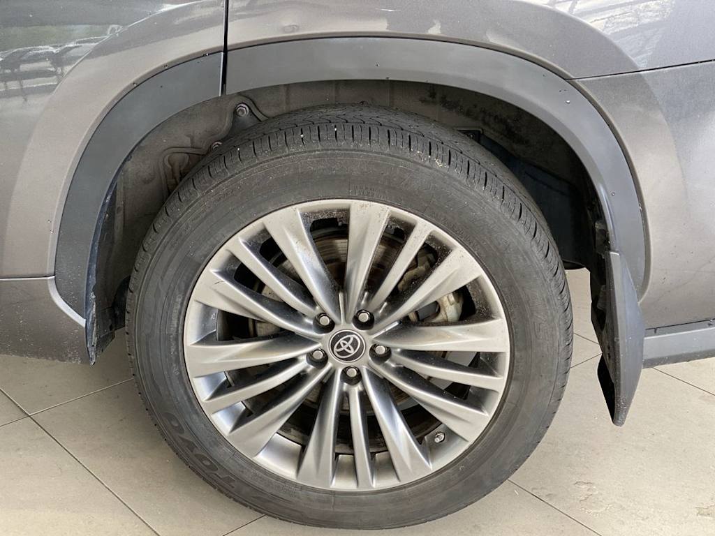 Thumbnail: 2022 Toyota Highlander - 7