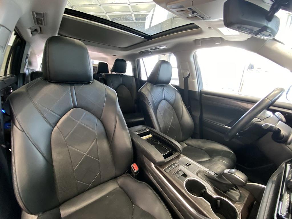 Thumbnail: 2022 Toyota Highlander - 10