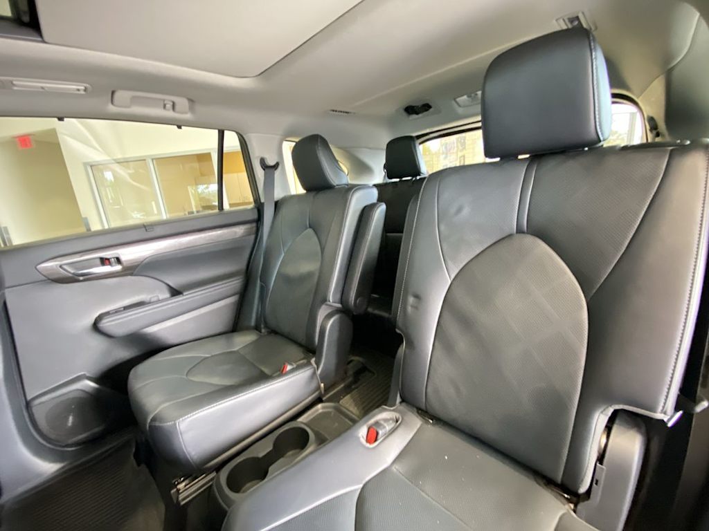 Thumbnail: 2022 Toyota Highlander - 11
