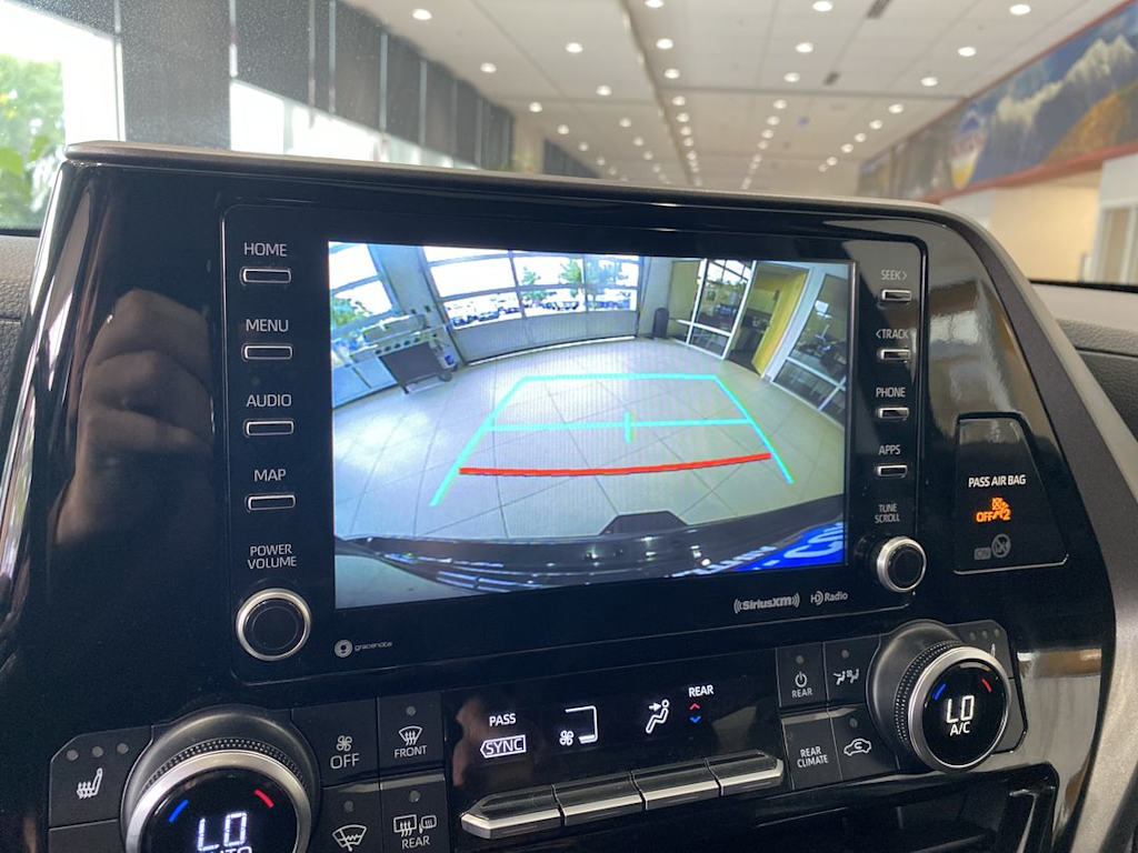 Thumbnail: 2021 Toyota Highlander - 25