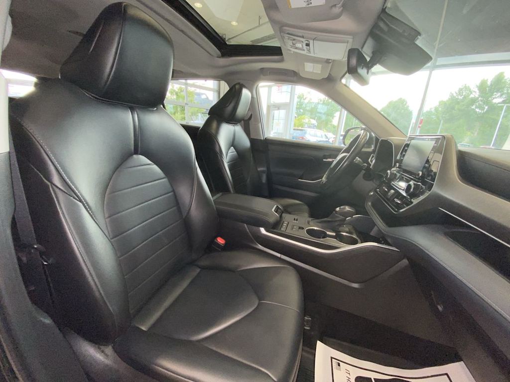 Thumbnail: 2021 Toyota Highlander - 10