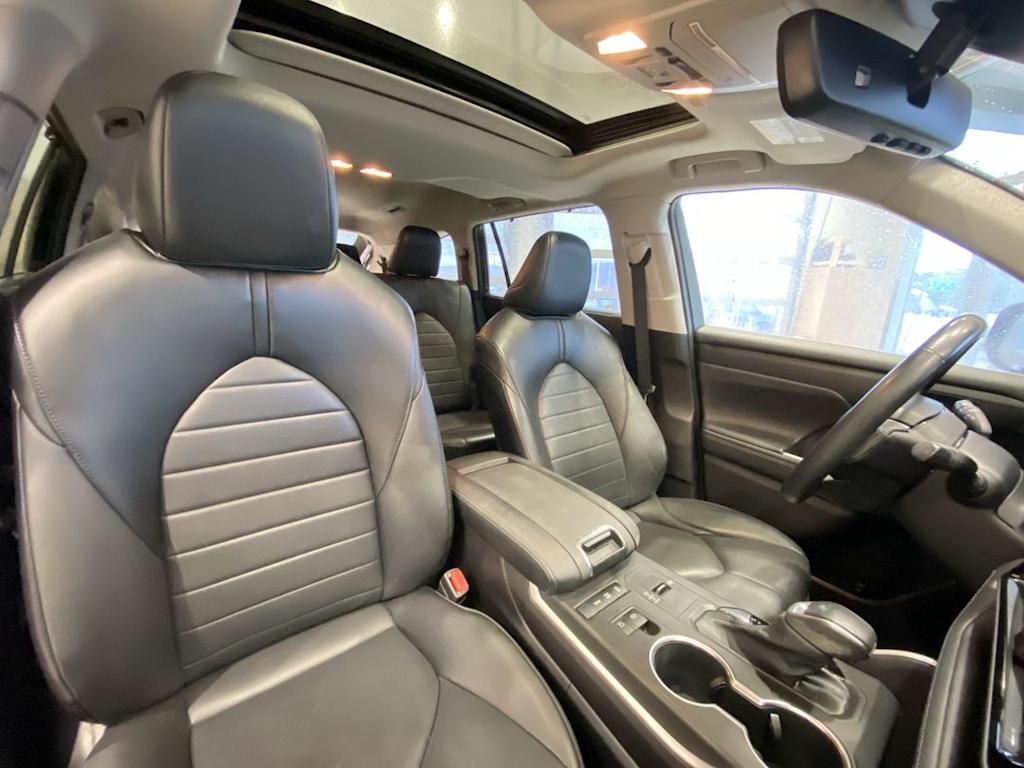 Thumbnail: 2022 Toyota Highlander - 11