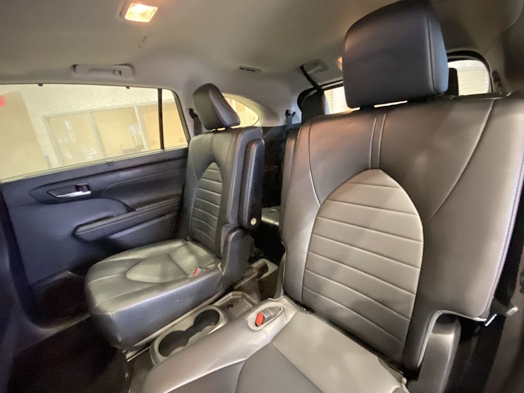 Thumbnail: 2022 Toyota Highlander - 12