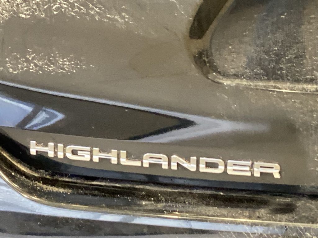 Thumbnail: 2022 Toyota Highlander - 21