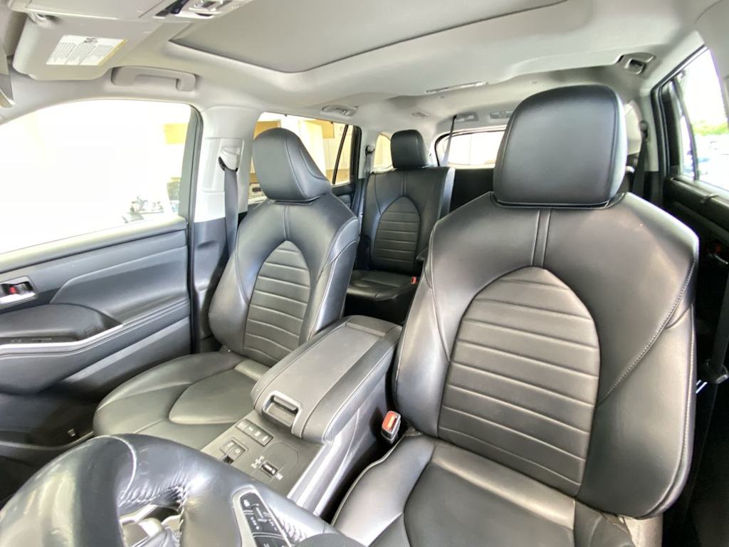 Thumbnail: 2022 Toyota Highlander - 8