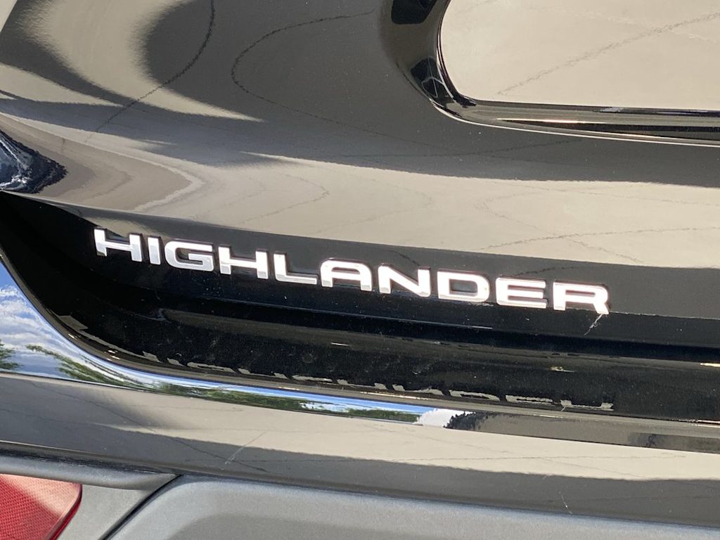 Thumbnail: 2022 Toyota Highlander - 21
