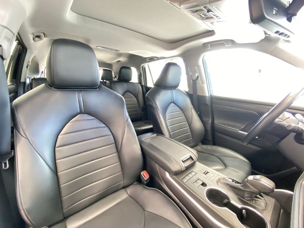 Thumbnail: 2022 Toyota Highlander - 9