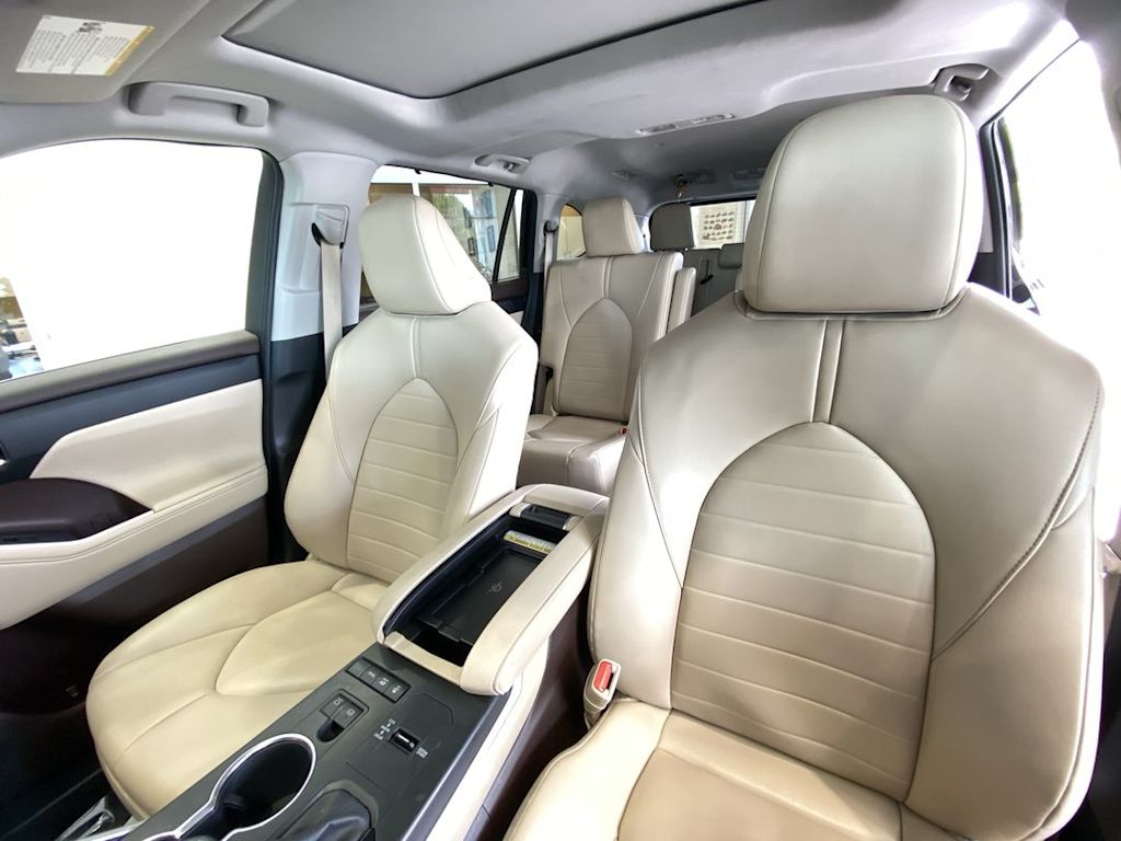 Thumbnail: 2022 Toyota Highlander - 8