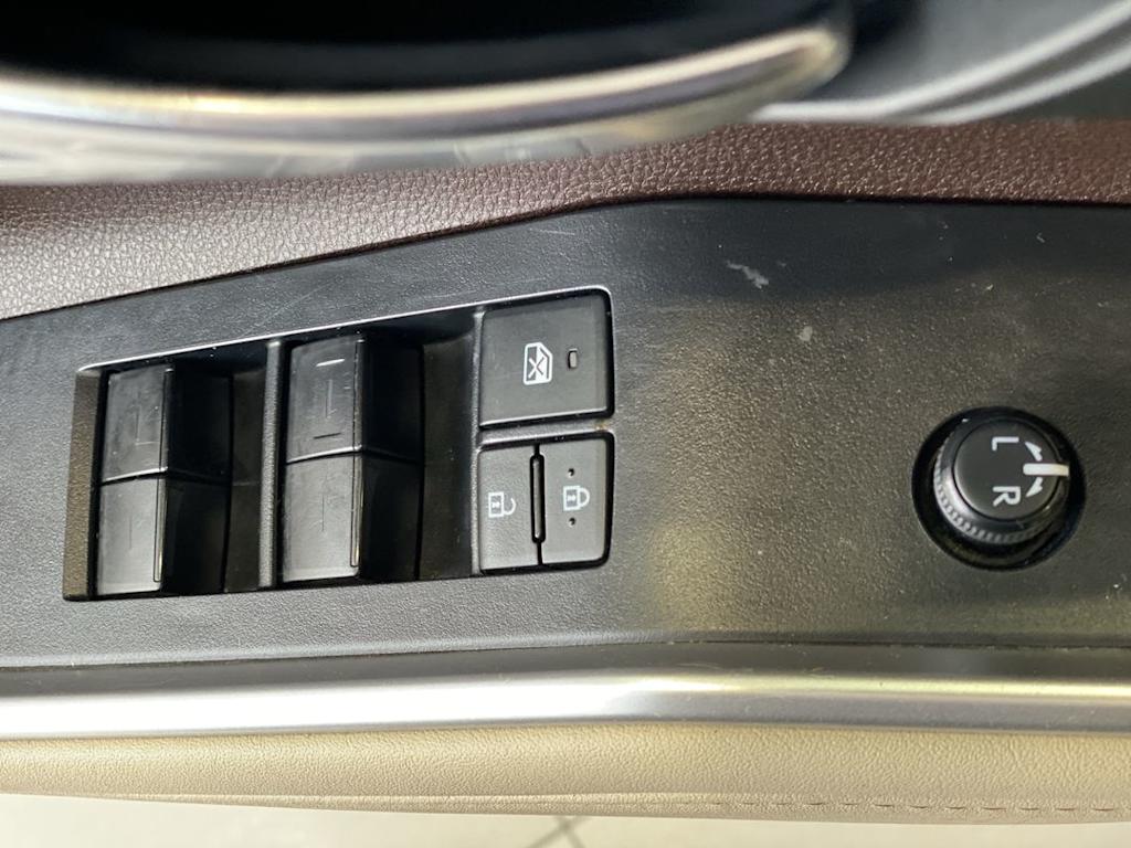 Thumbnail: 2022 Toyota Highlander - 21