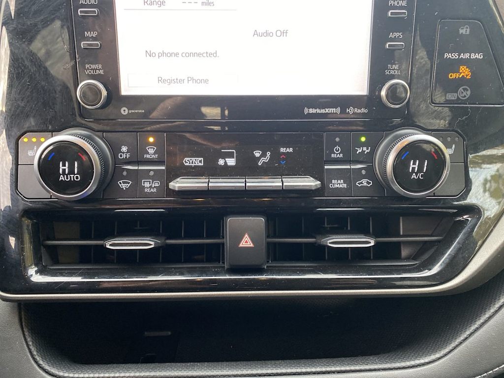 Thumbnail: 2020 Toyota Highlander - 25