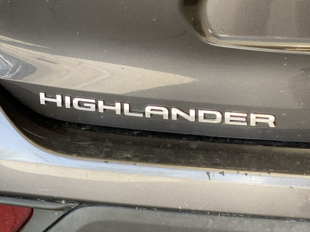Thumbnail: 2021 Toyota Highlander - 21