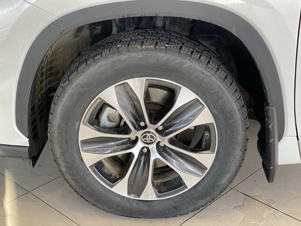 Thumbnail: 2022 Toyota Highlander - 8