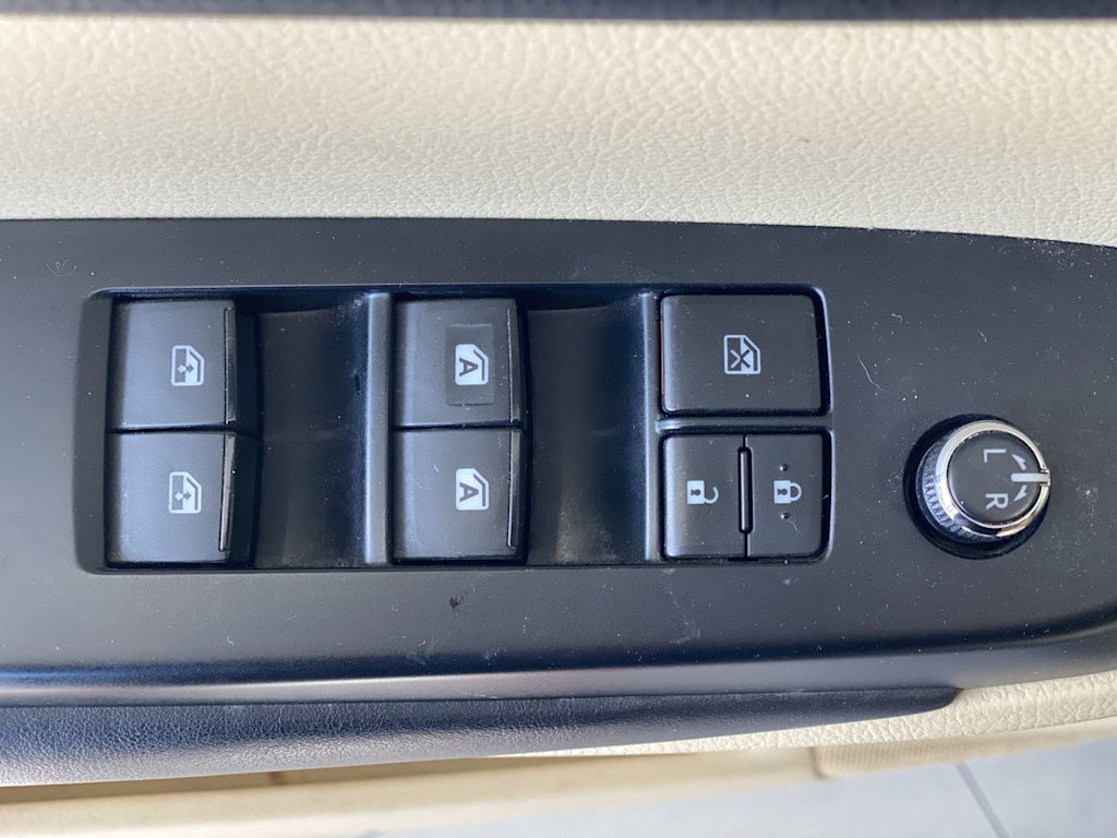 Thumbnail: 2016 Toyota Highlander - 24