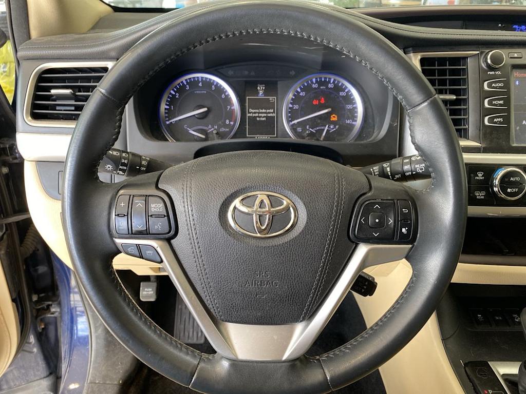 Thumbnail: 2016 Toyota Highlander - 2